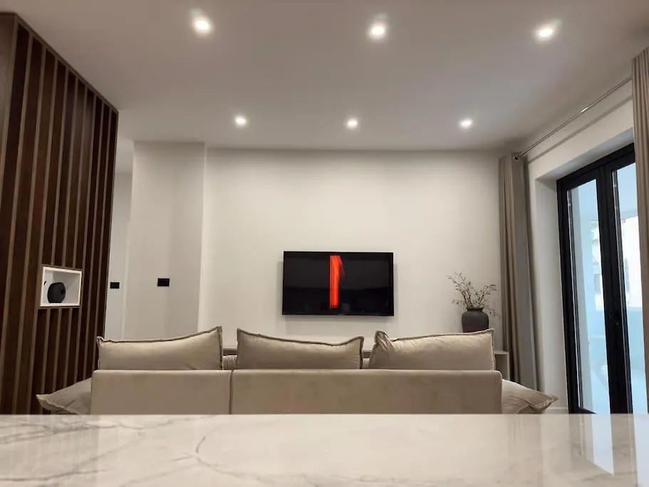 Επικοινωνία με το Modern Meets Comfort 2 Bedroom Apartment In Central Bllok