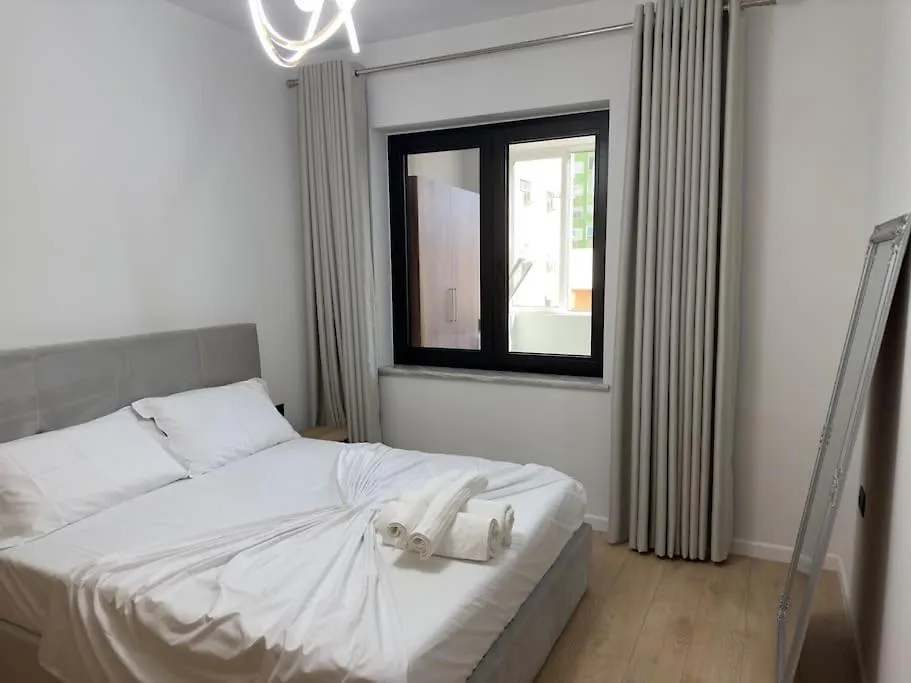 Modern Meets Comfort 2 Bedroom Apartment In Central Bllok Τίρανα