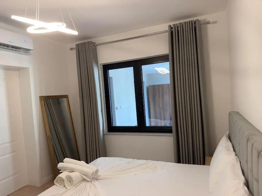 Modern Meets Comfort 2 Bedroom Apartment In Central Bllok 地拉那