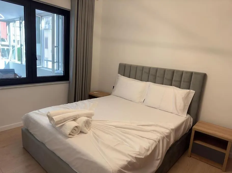 Modern Meets Comfort 2 Bedroom Apartment In Central Bllok 地拉那 阿尔巴尼亚