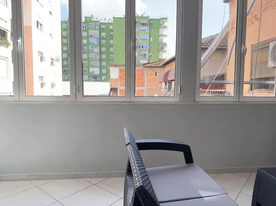 Modern Meets Comfort 2 Bedroom Apartment In Central Bllok Τίρανα 0*,
