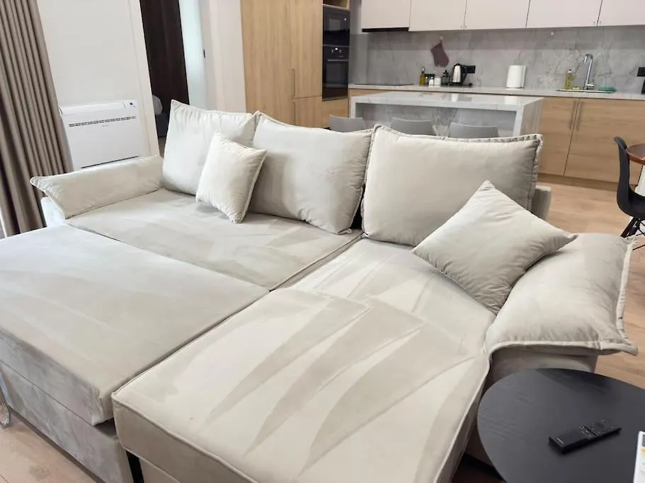 Modern Meets Comfort 2 Bedroom Apartment In Central Bllok Τίρανα