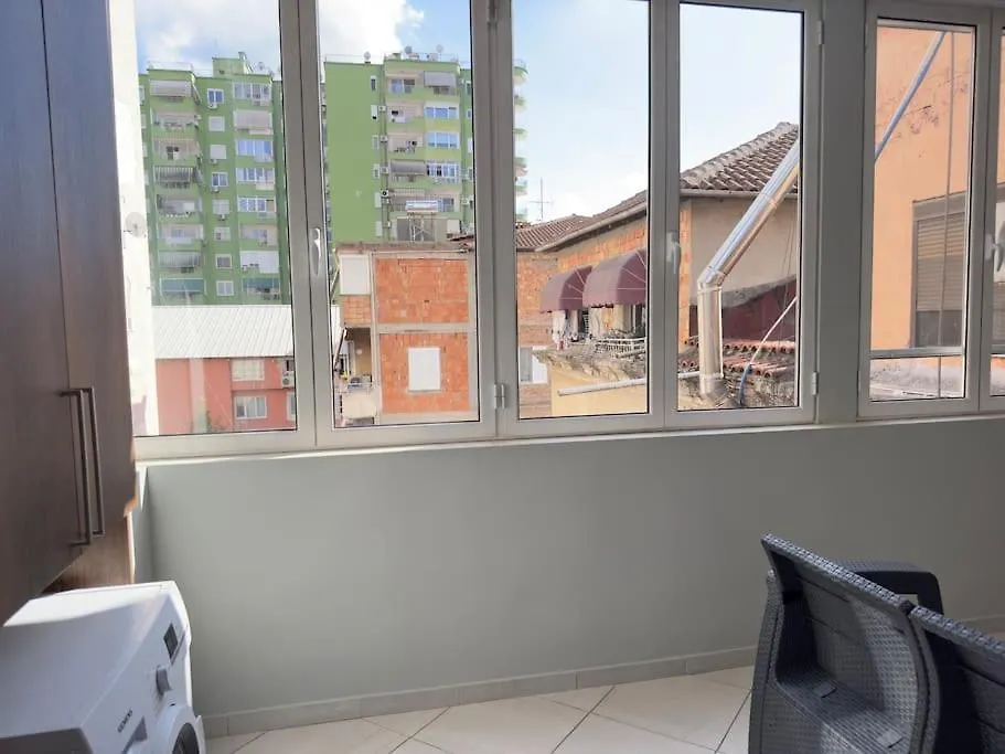 Modern Meets Comfort 2 Bedroom Apartment In Central Bllok Τίρανα