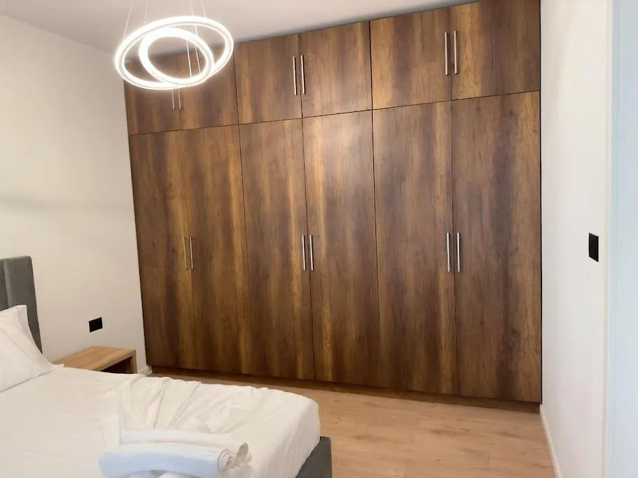 Modern Meets Comfort 2 Bedroom Apartment In Central Bllok Τίρανα