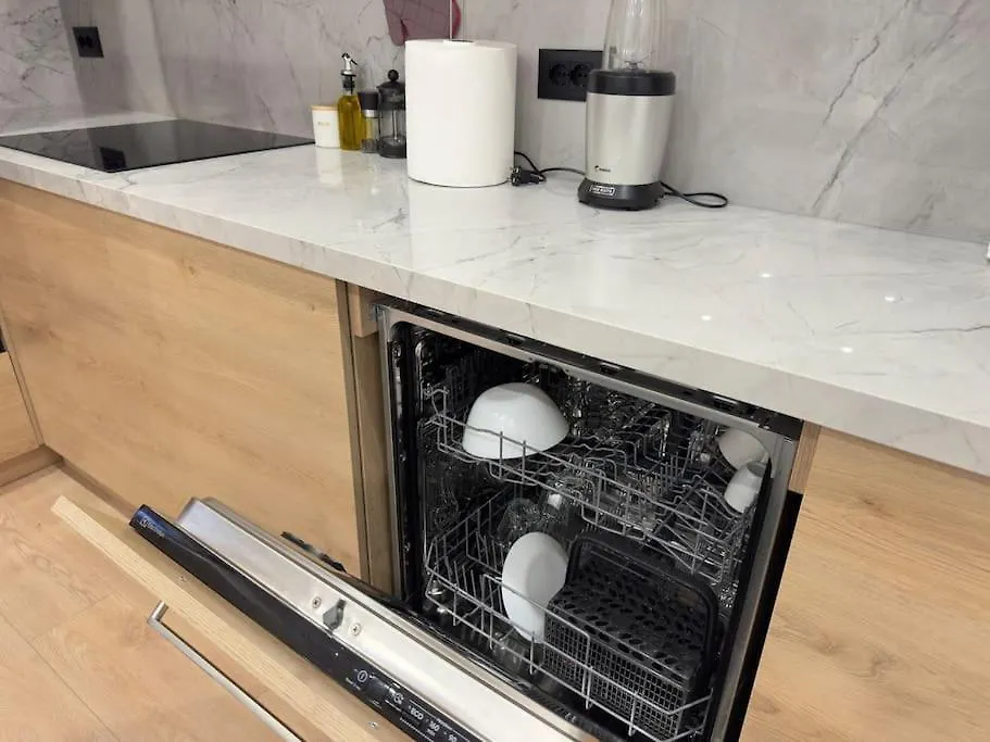 Modern Meets Comfort 2 Bedroom Apartment In Central Bllok 地拉那 0*,  阿尔巴尼亚