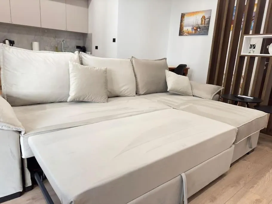 Modern Meets Comfort 2 Bedroom Apartment In Central Bllok Τίρανα