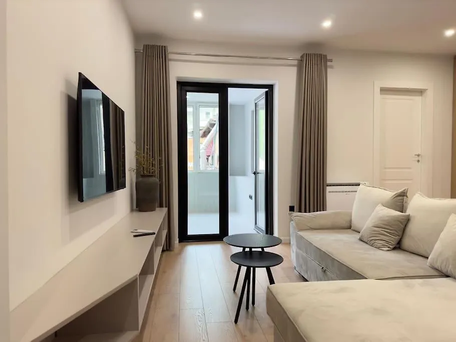Modern Meets Comfort 2 Bedroom Apartment In Central Bllok Τίρανα Αλβανία