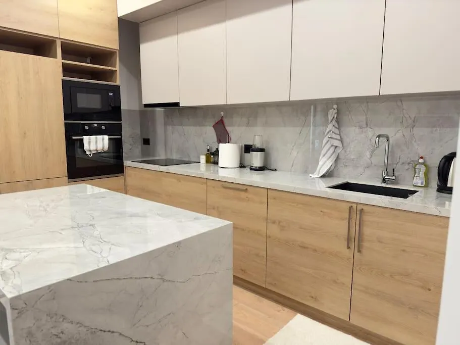 Modern Meets Comfort 2 Bedroom Apartment In Central Bllok Τίρανα 0*,