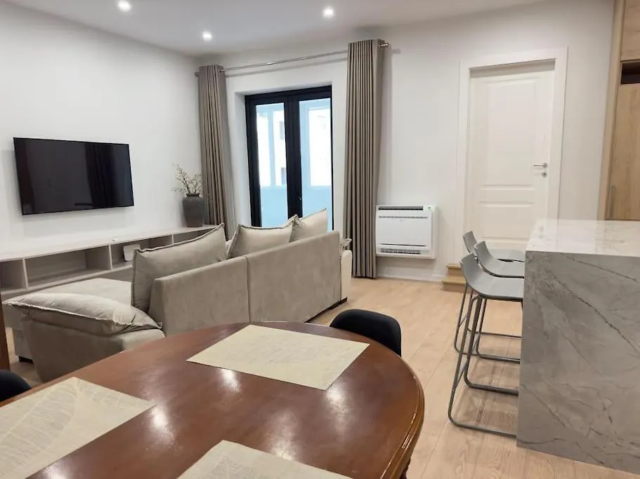 Modern Meets Comfort 2 Bedroom Apartment In Central Bllok Τίρανα
