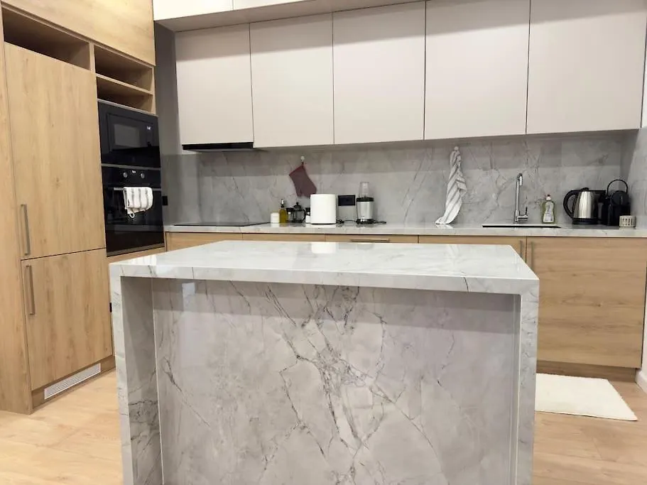 Modern Meets Comfort 2 Bedroom Apartment In Central Bllok 地拉那