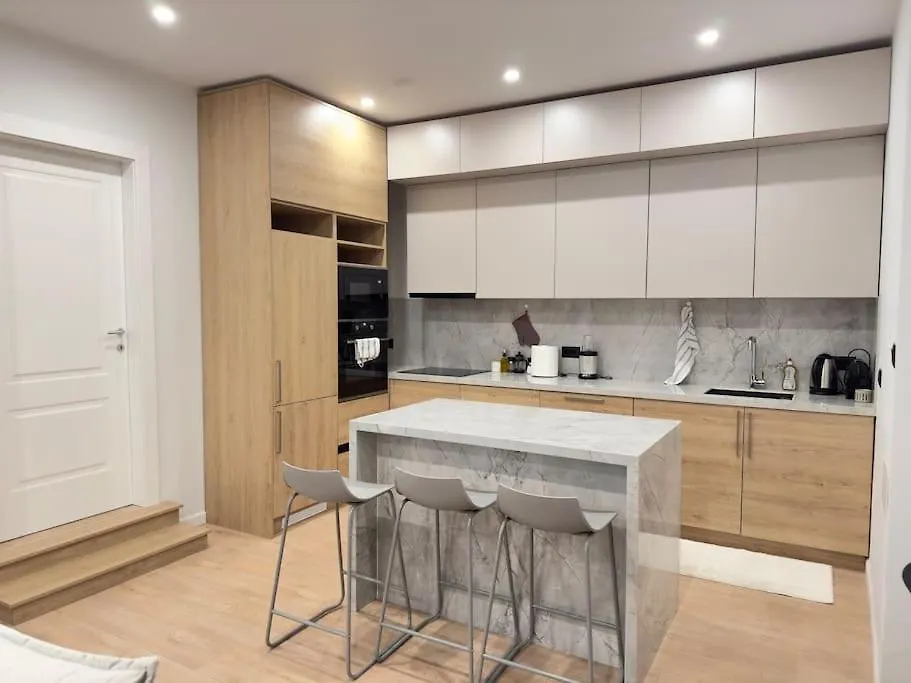 Modern Meets Comfort 2 Bedroom Apartment In Central Bllok 地拉那 0*,  阿尔巴尼亚